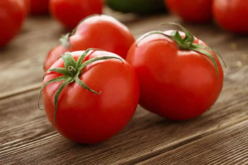 TOMATE POR LIBRA