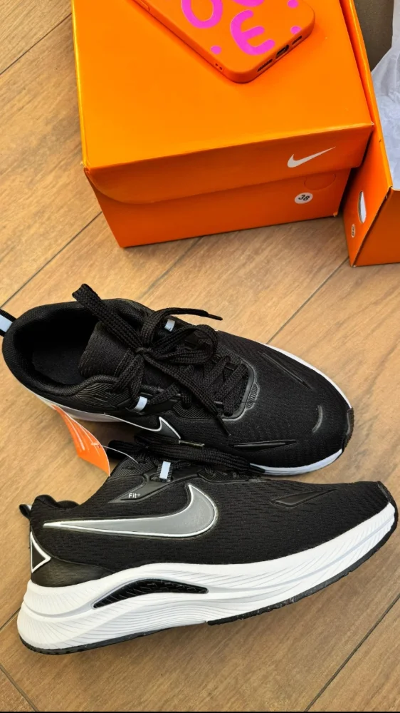 NIKE FITT NEGRA
