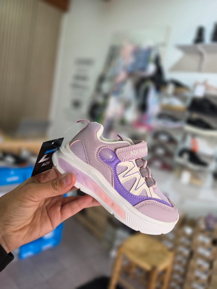 adi fashion luces violeta