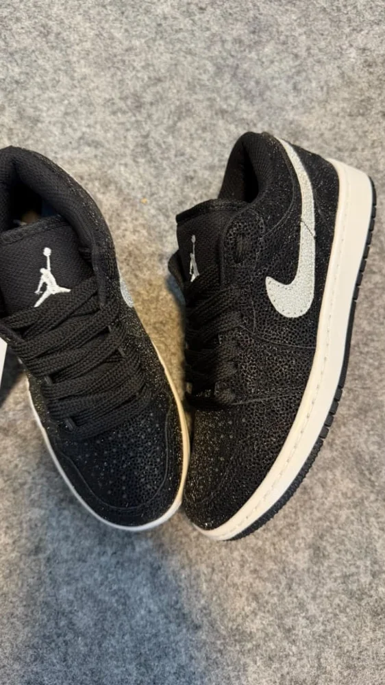 NIKE BRILLO