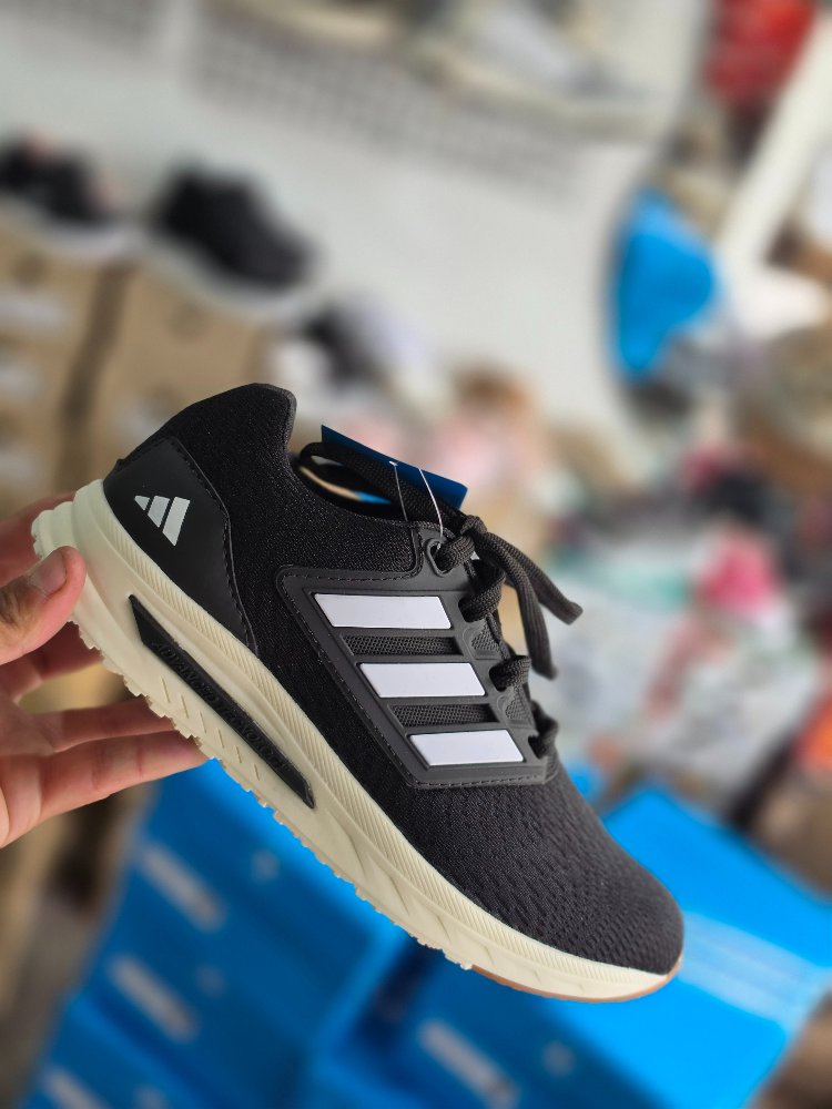 ADIDAS DEPORTIVAS NEGRAS IMPORTADAS