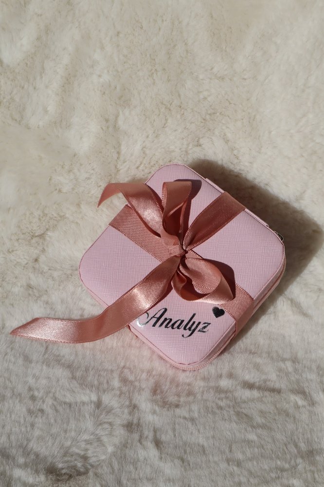 Porta-jóia Personalizável Rosa Bebê / NOME VERTICAL + CORAÇÃO