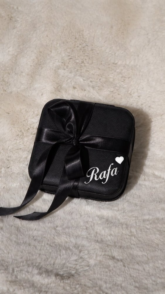 Porta-jóia Personalizável Preto / NOME VERTICAL + CORAÇÃO