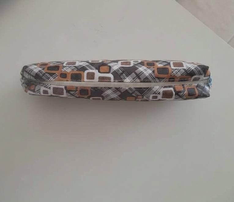 cartuchera rectangular cuadros