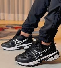 NIKE V2K RUN