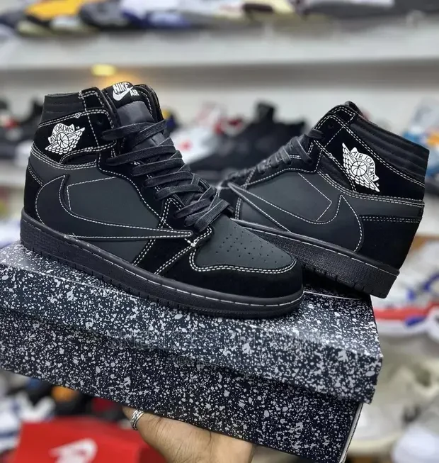 JORDAN 1 HIGH  X TRAVIS SCOTT