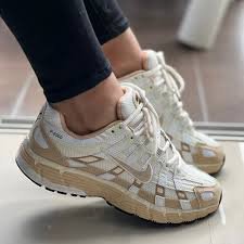 NIKE P-6000 BEIGE CLARO