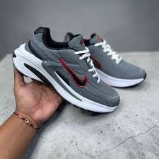 NIKE INITIATOR