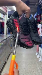 NIKE TN CAMALEON RED