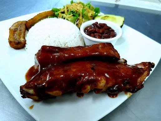 CASADO CON COSTILLAS BBQ O AHUMADA