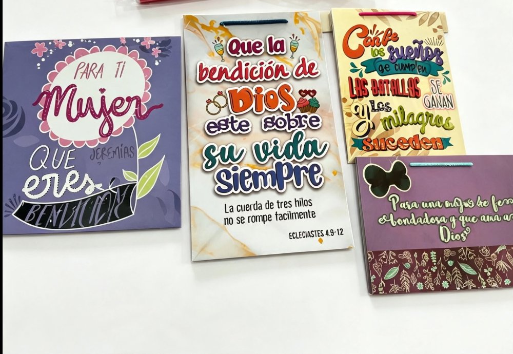 Bolsa de regalo grande, pregunta por disponibilidad.