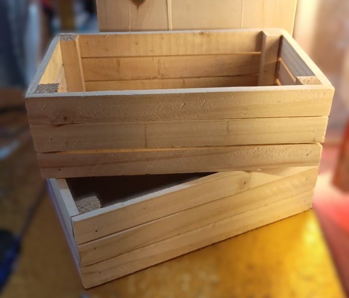 Caja de madera rectangular