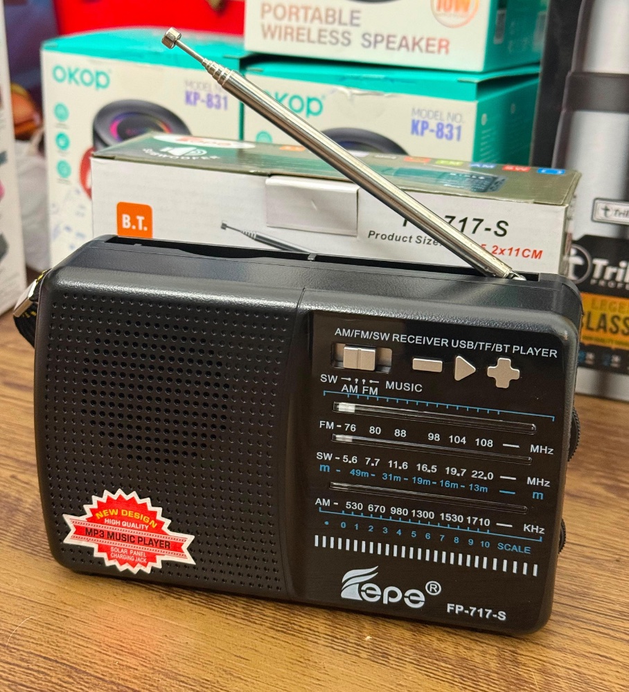 Radio Portatil Multibanda Recargable