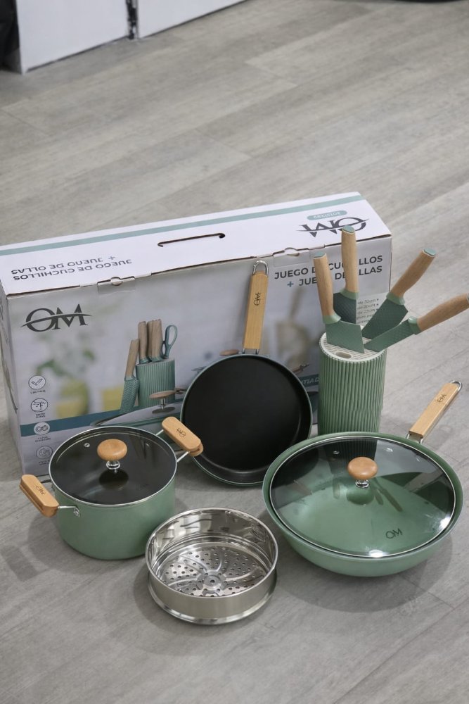 Set de Ollas con Cubiertos