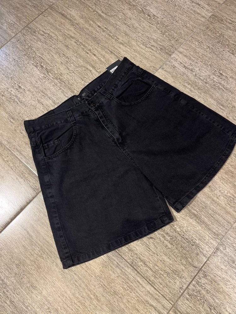 bermuda negra gastada mom dv