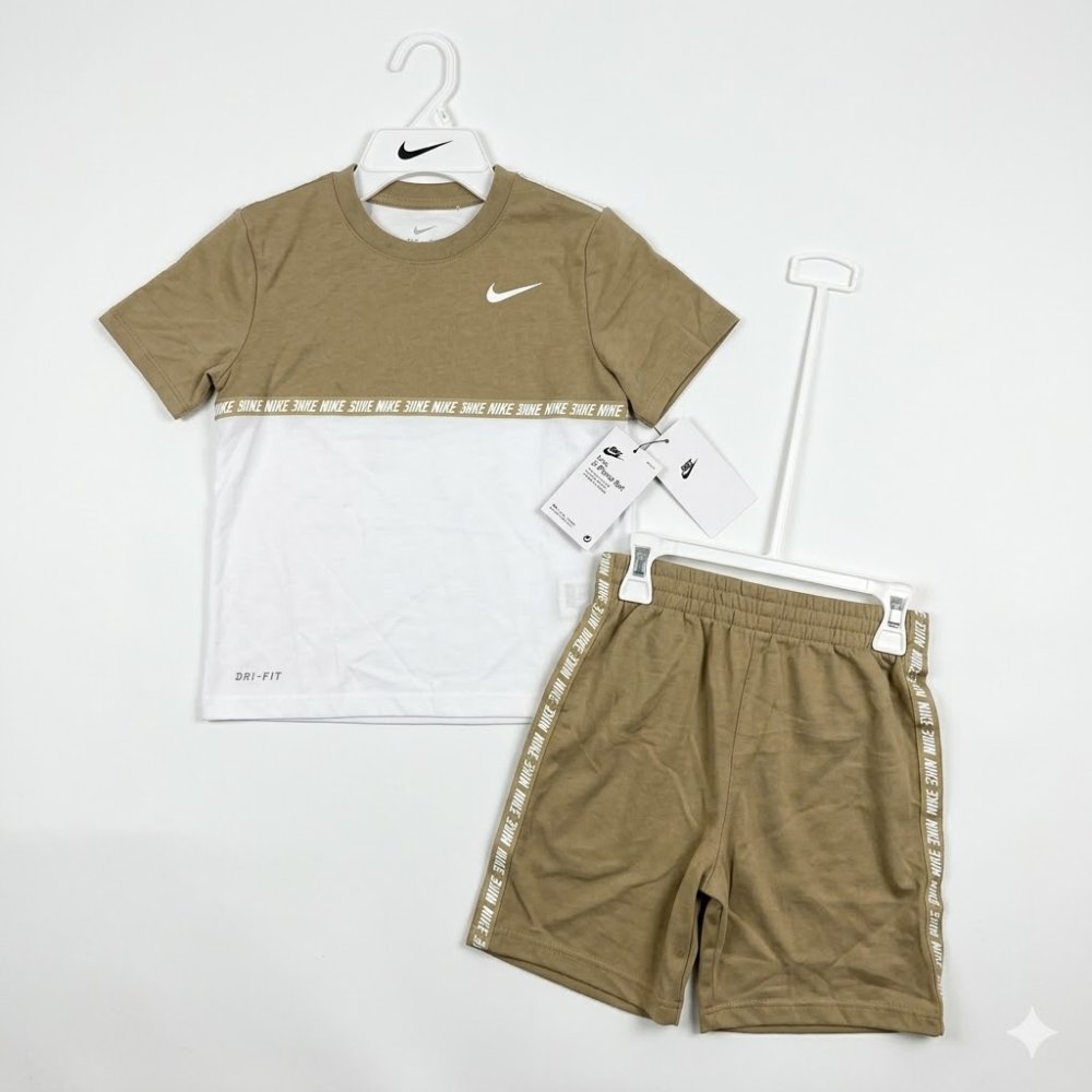 NIÑO: NIKE, SPORTSWEAR "REPEAT LOGO", COLOR BEIGE CON BLANCO, TALLA 7