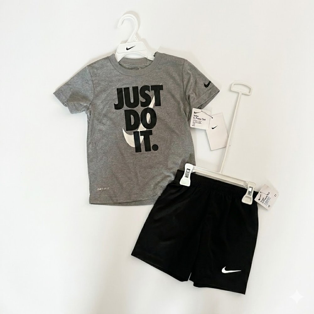 NIÑO: NIKE, SPORTSWEAR "JUST DO IT", TALLA 4
