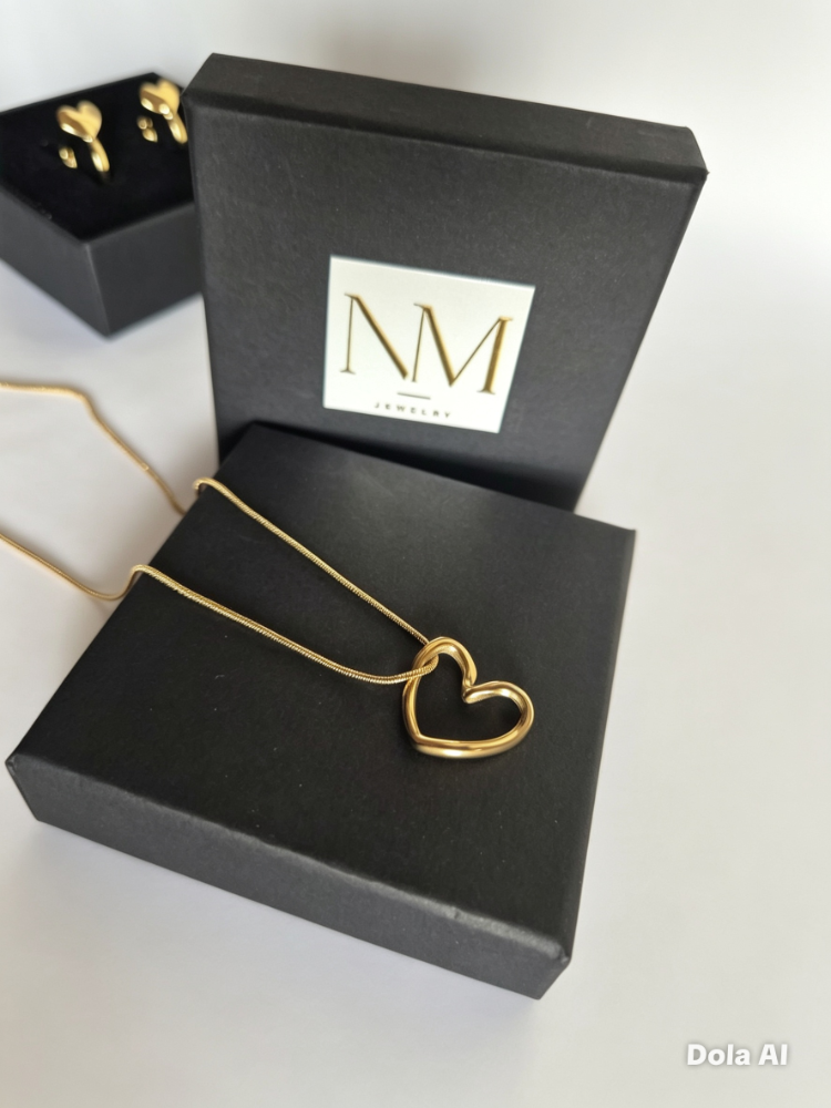 Collar silueta corazón