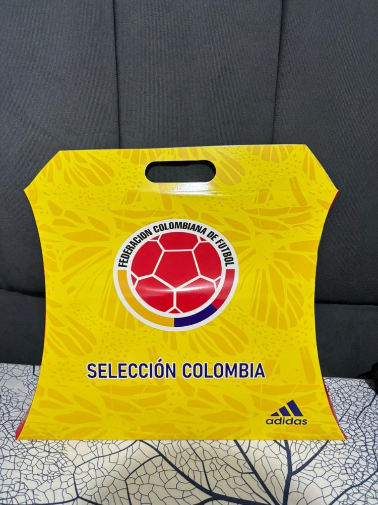 Cajas de empaque camisas de selección colombia