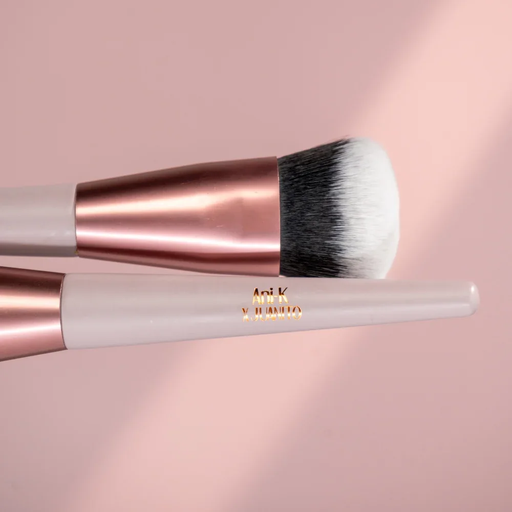 Brocha Iconi-K Brush x Juanito Anik