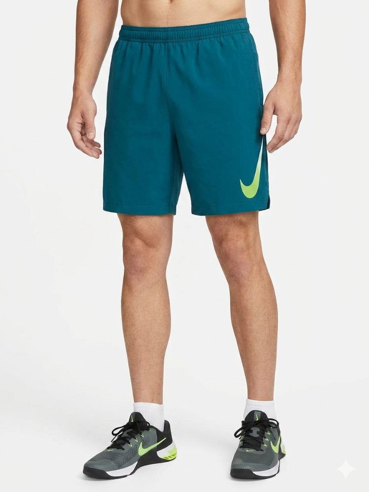 Short XL verde NIKE con logo verde claro