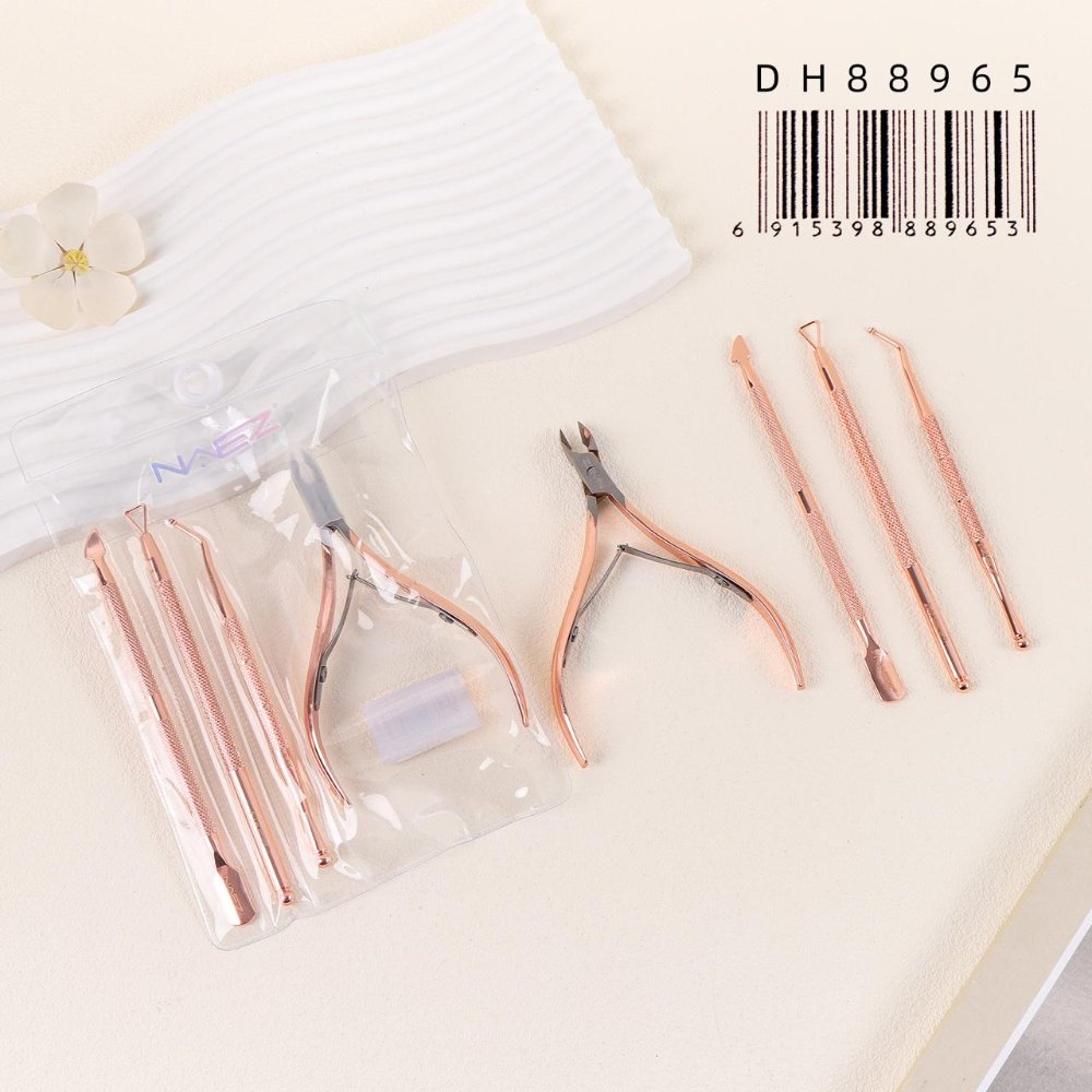 KIT CORTA CUTICULA CON REPUJADOR 4PCS NAEZ DH88965/89653