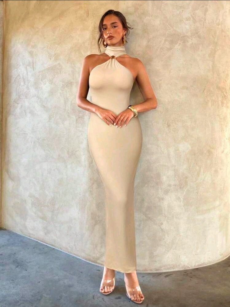 VESTIDO LARGO MARFIL HERRAJE DORADO CUELLO