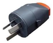 FICHA MACHO 3 PATAS 10AMP NEGRA