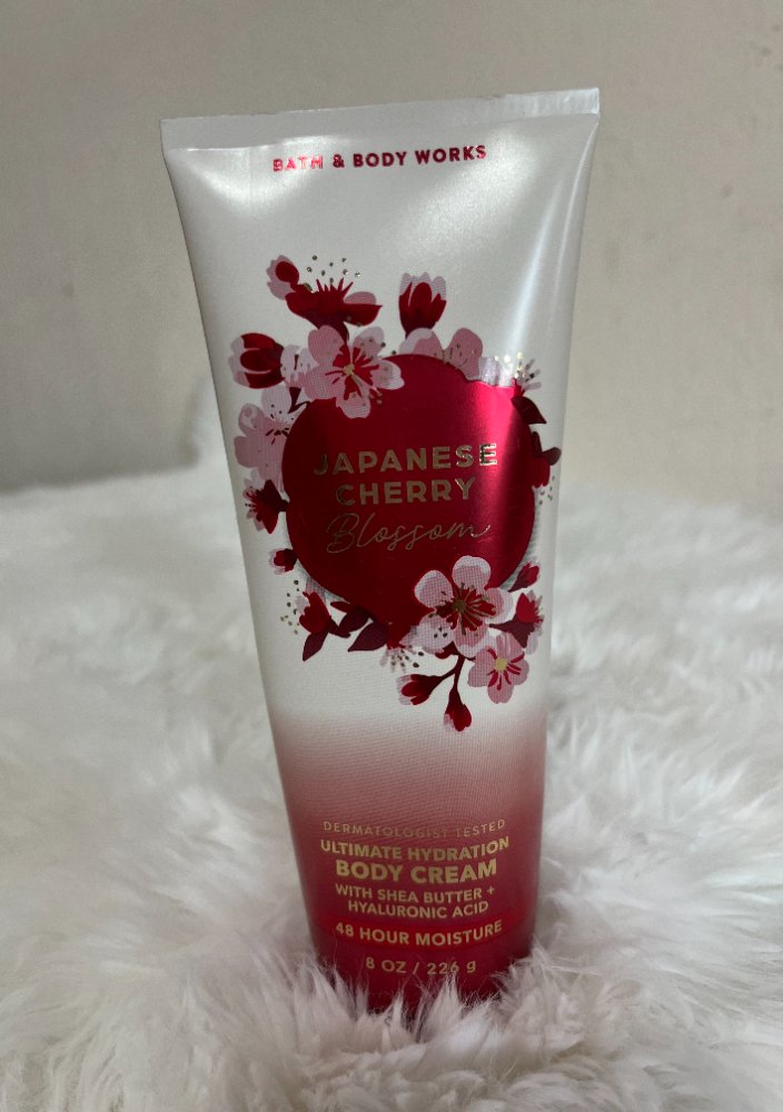 Body Cream Bath & Body Works (Japanese Cherry)