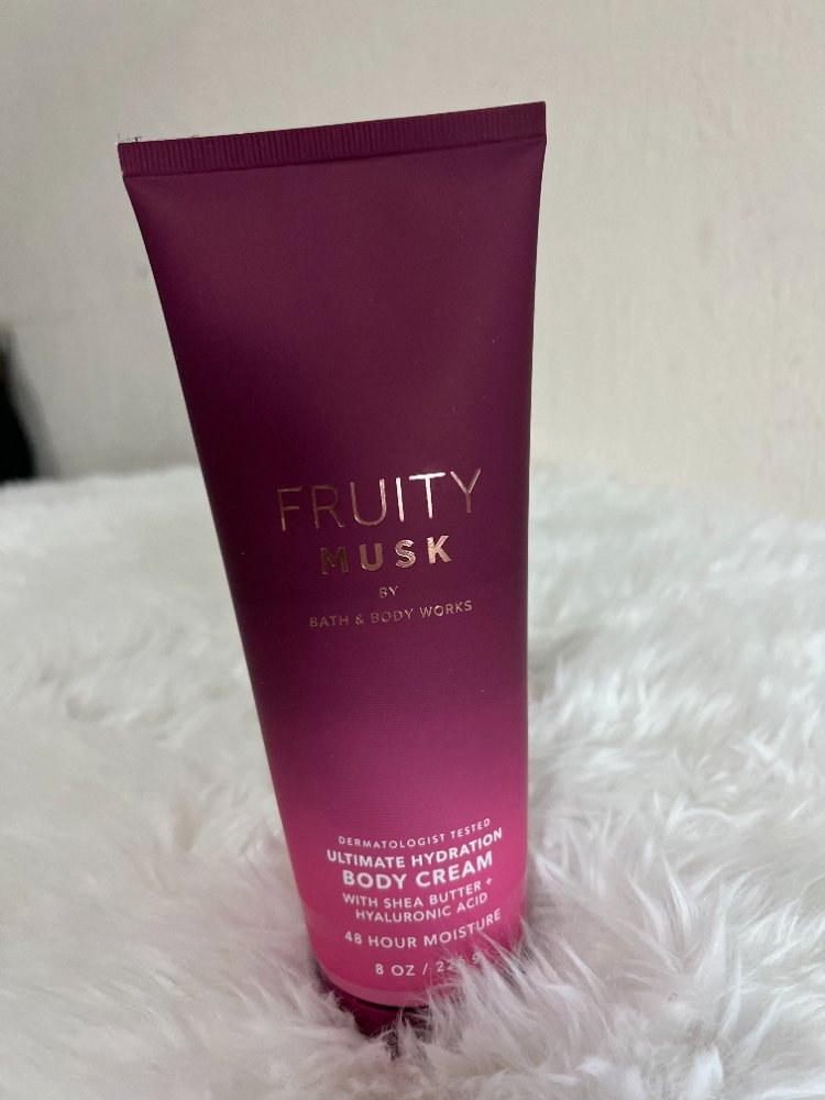Body Cream Bath & Body Works (Fruit Musk)
