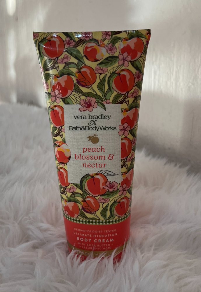 Body Cream -Body Bath & Body Works (Peach Blossom & Nectar)