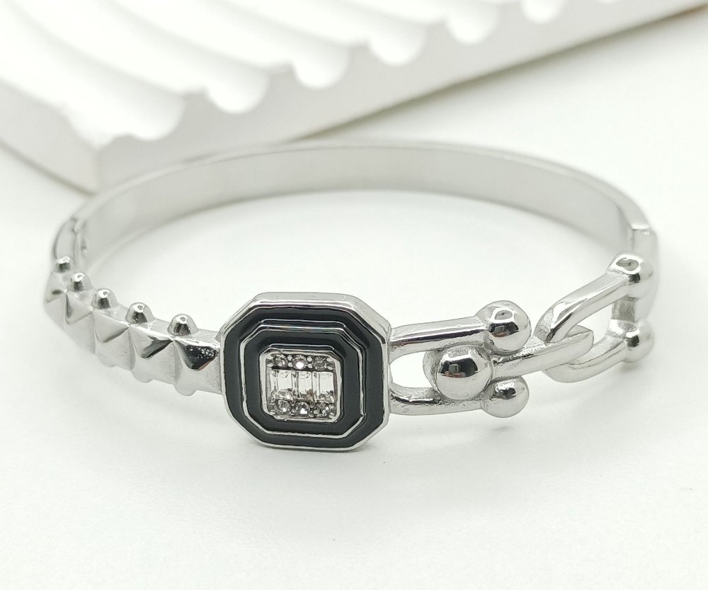 maac800935