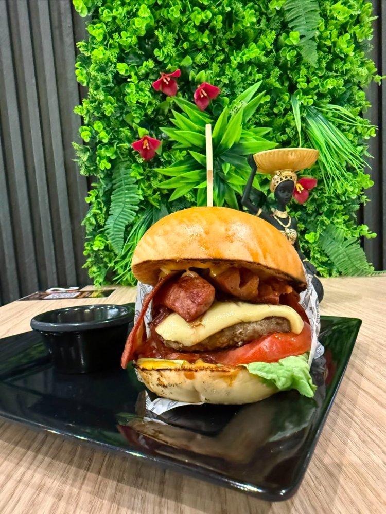 HAMBURGUESA LA TRIBUNA + GASEOSA