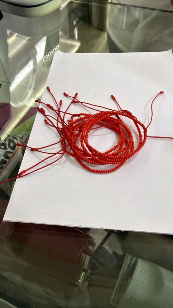 pulsera rojas hilo