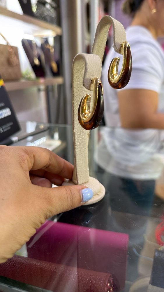 Aretes carey cafe y beis