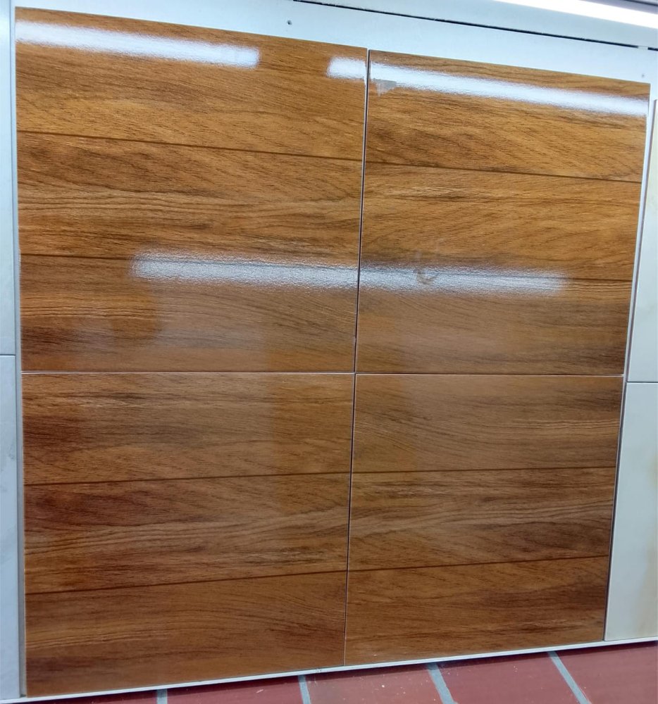 Piso interior madera cafe 58x58