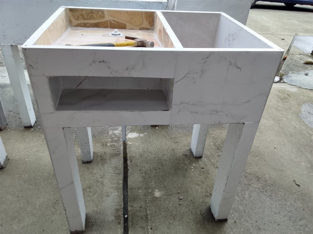 Lavadero de 80 cm con patas