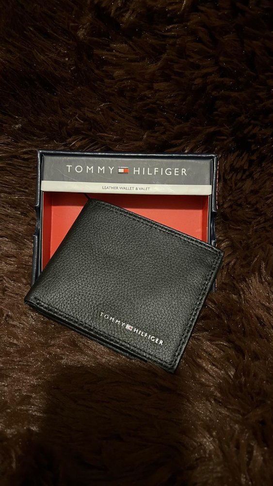 Cartera negra Tommy
