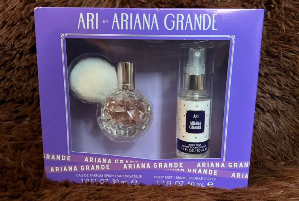 Ariana Grande Ari