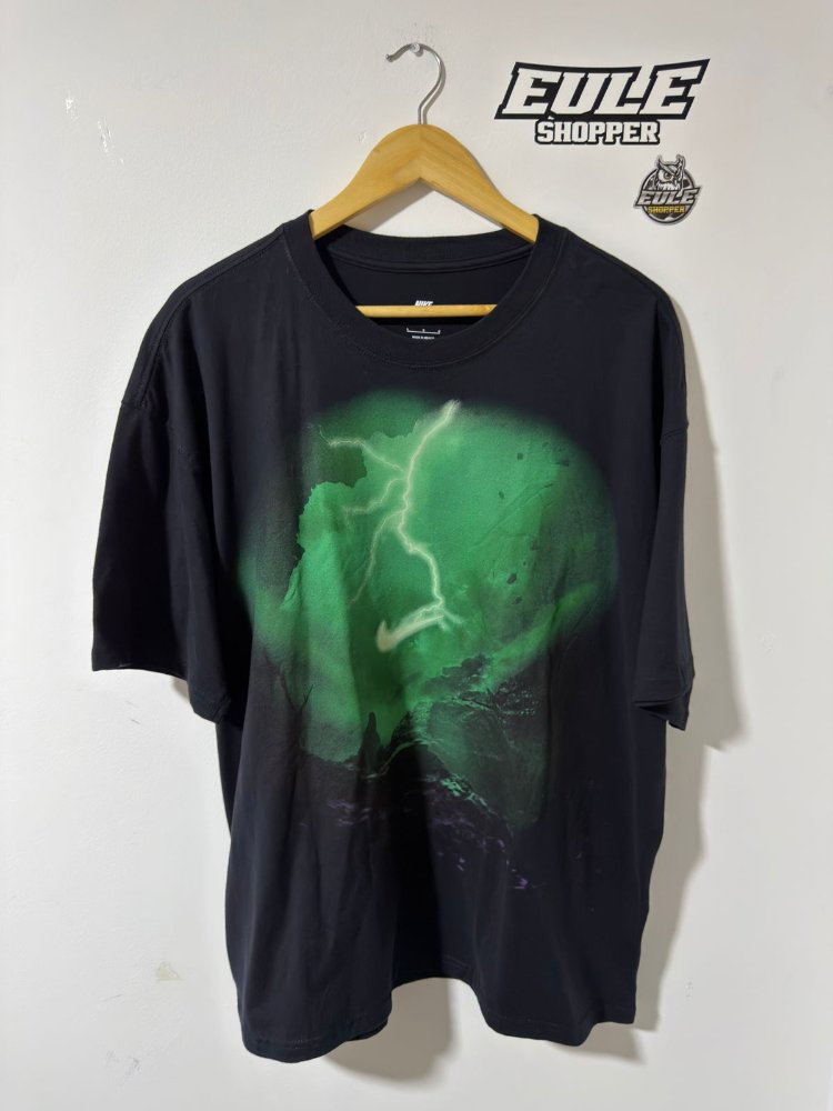 Camiseta negra trueno verd