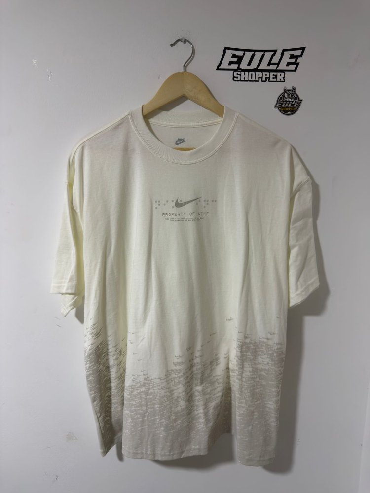 Camiseta blanca nikes gris
