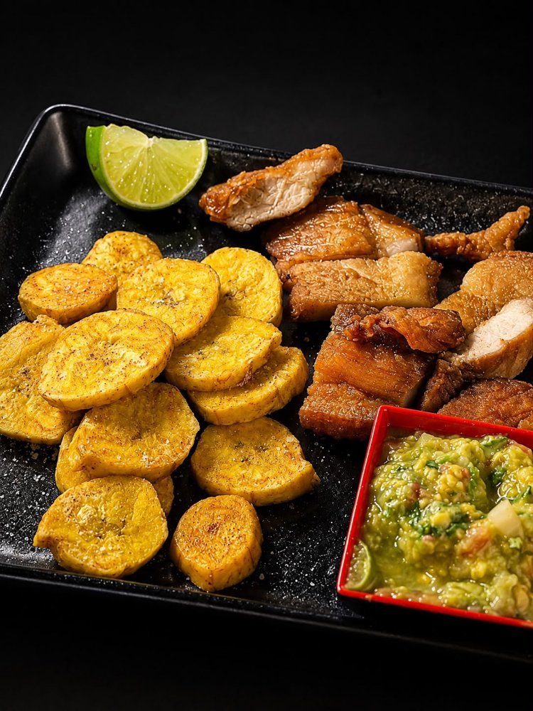 Chicharron con Guacamole
