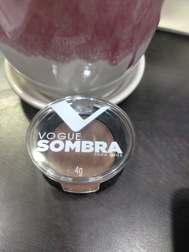 SOMBRA PARA OJOS INDIVIDUAL VOGUE COLOR CARIOCA (4 G)