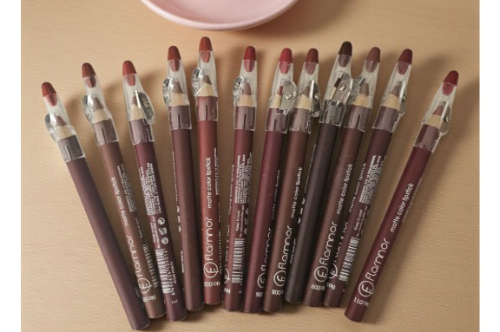 DELINEADOR DE LABIOS RIX CON SACAPUNTA