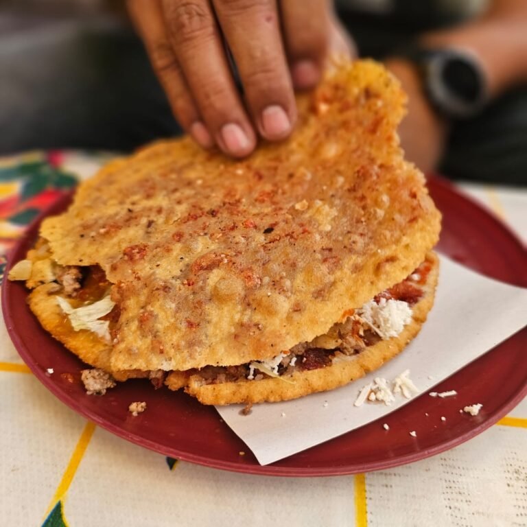 GORDITA CON QUESO