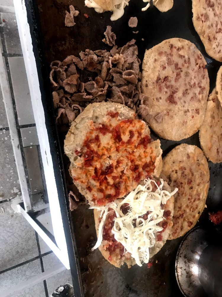 GORDITA CON LONGANIZA