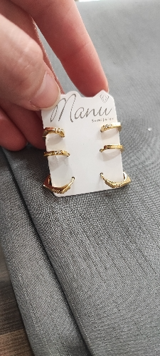 BRINCO FOLHEADO OURO 18K ARGOLA CLICK CRAVEJADO QUADRADA SÓ NA FRENTE 3 ZIRCONIAS