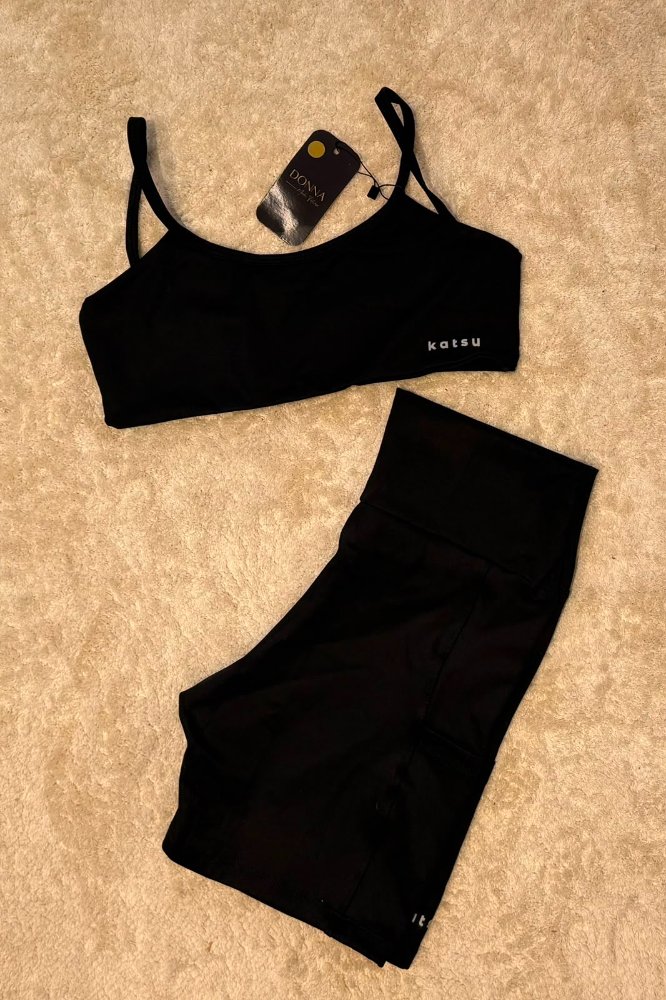 Conjunto short com bolso + top de alcinha