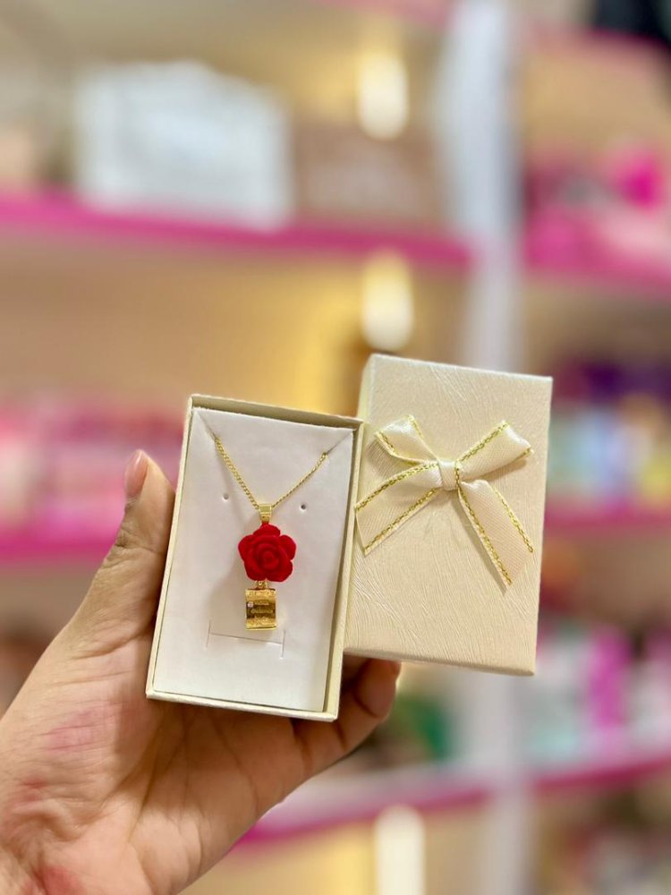 Cadenas de rosa y flor