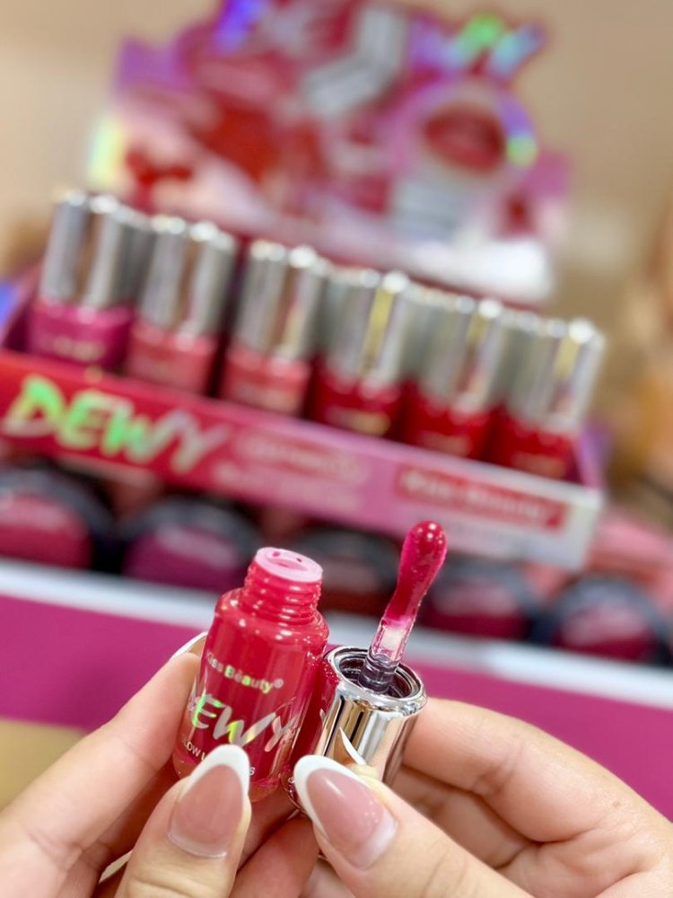 Brillo lip gloss kiss beauty dewy super shiny